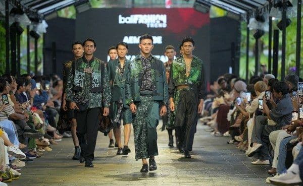Aroonaka Lundae, Spirit Dayak di Panggung Bali
