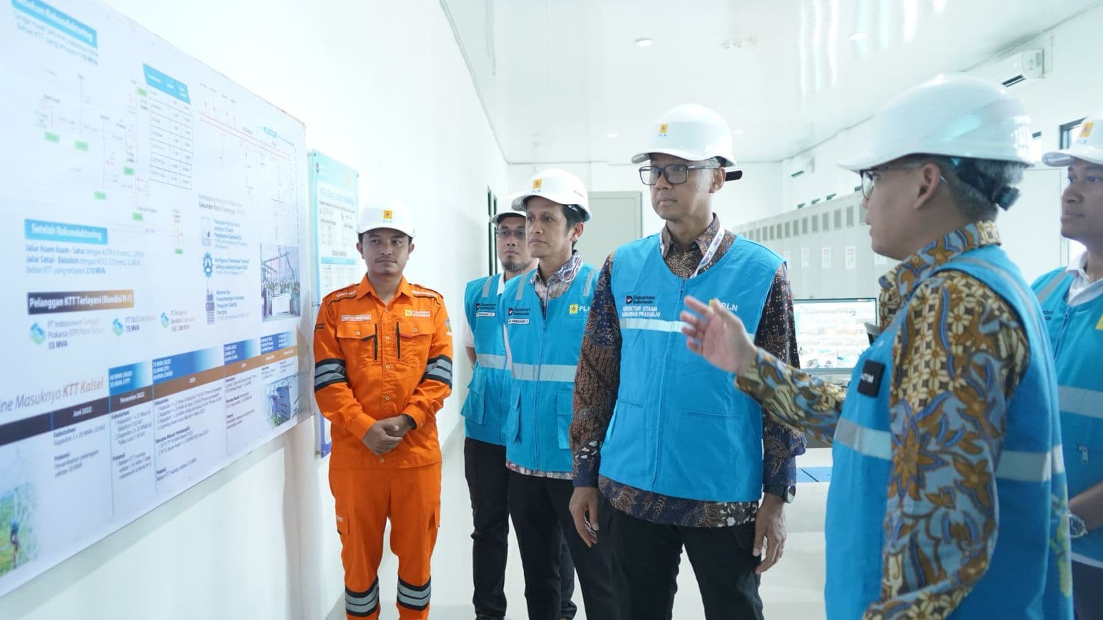 Direktur Utama PT PLN (Persero) Darmawan Prasodjo saat kunjungan kerja ke KEK Setangga, Selasa (13/1)