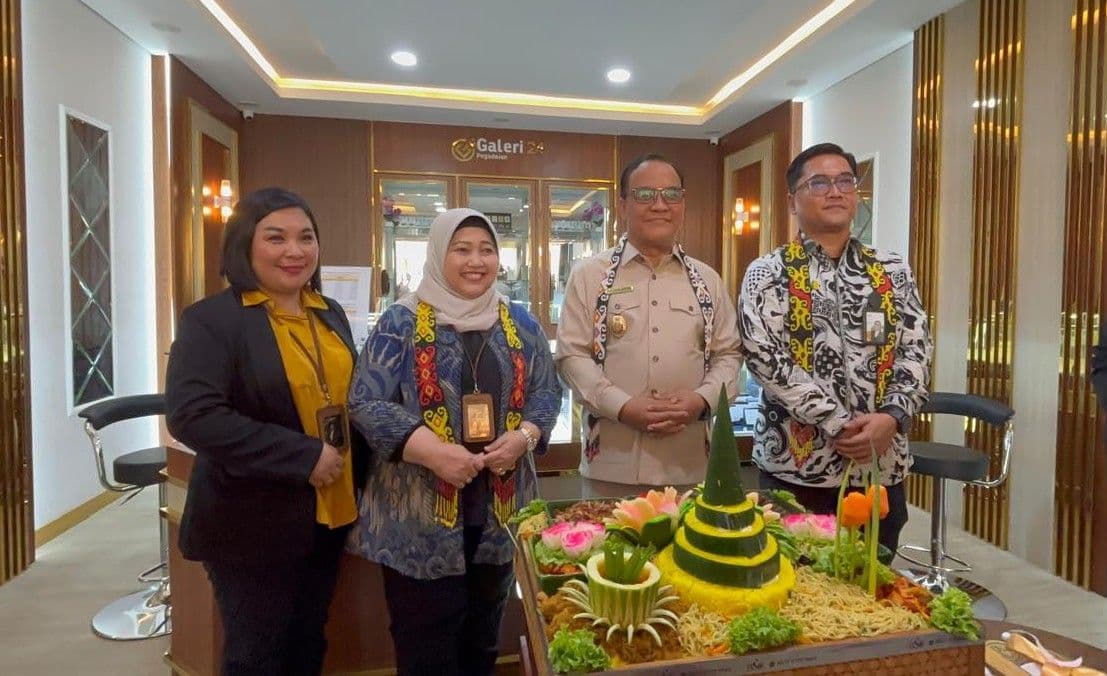 Peresmian Outlet Baru Galeri 24 di Kawasan BSB oleh Direktur PT Pegadaian Galeri 24 Endah Susiani, Wakil Wali Kota Balikpapan Bagus Susetyo, Pemimpin Wilayah Pegadaian Kanwil IV Balikpapan Rinaldi Lubis dan Regional Manager Galeri 24 Kalimatan Meiyti Anita Santje pada Rabu 21 Januari 2026
