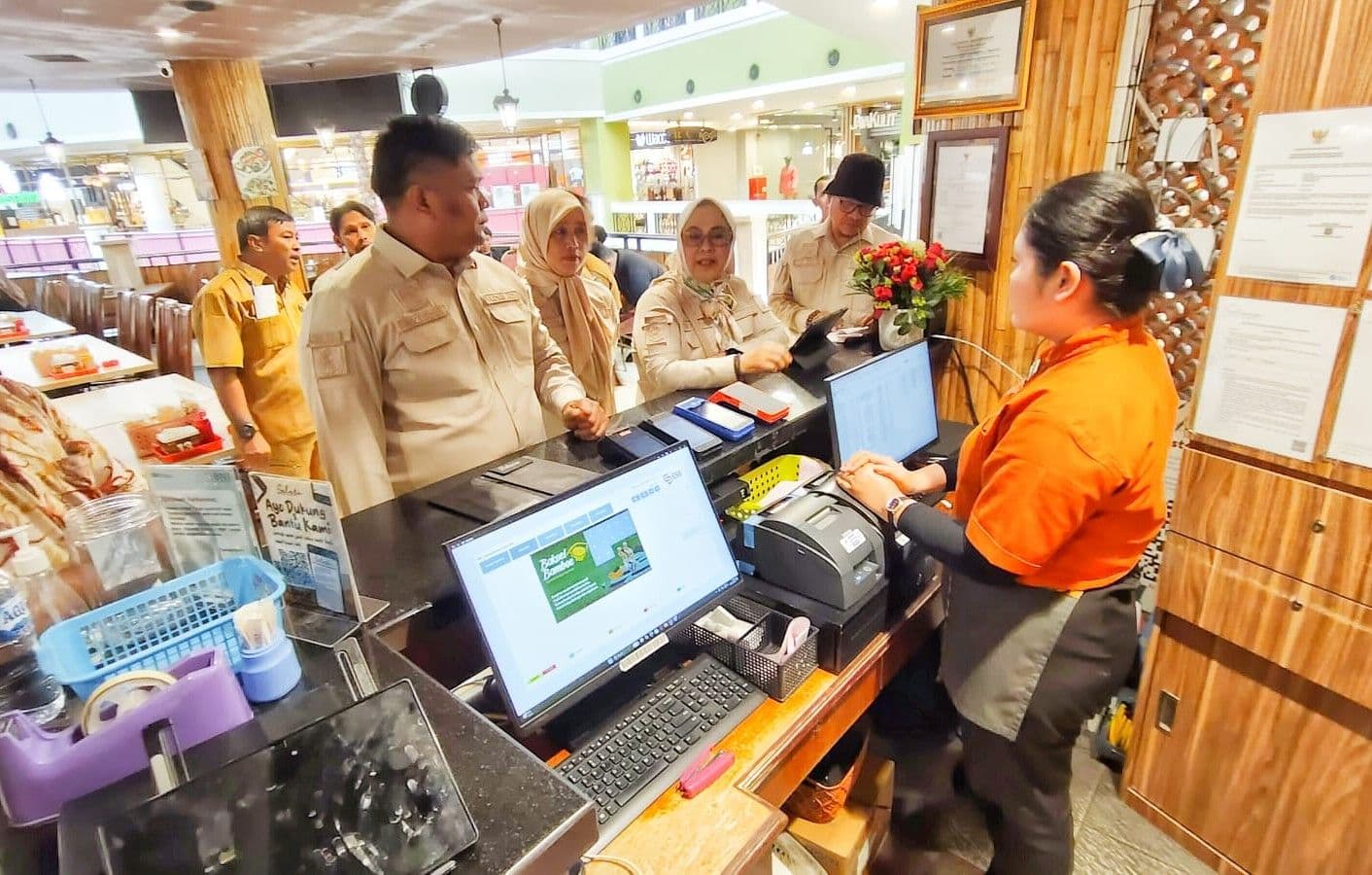 Komisi II DPRD Balikpapan melakukan sidak ke sejumpah restoran terkait temuan tunggakan pajak
