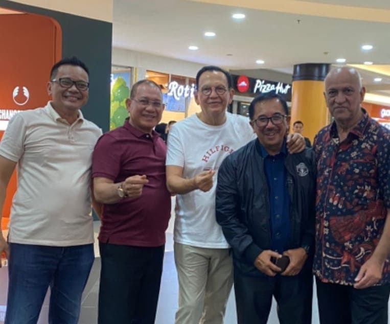 Kompak  bersama Pak Sayed Jafar dan Roy Marten di mal Hotel Fugo, Banjarmasin.