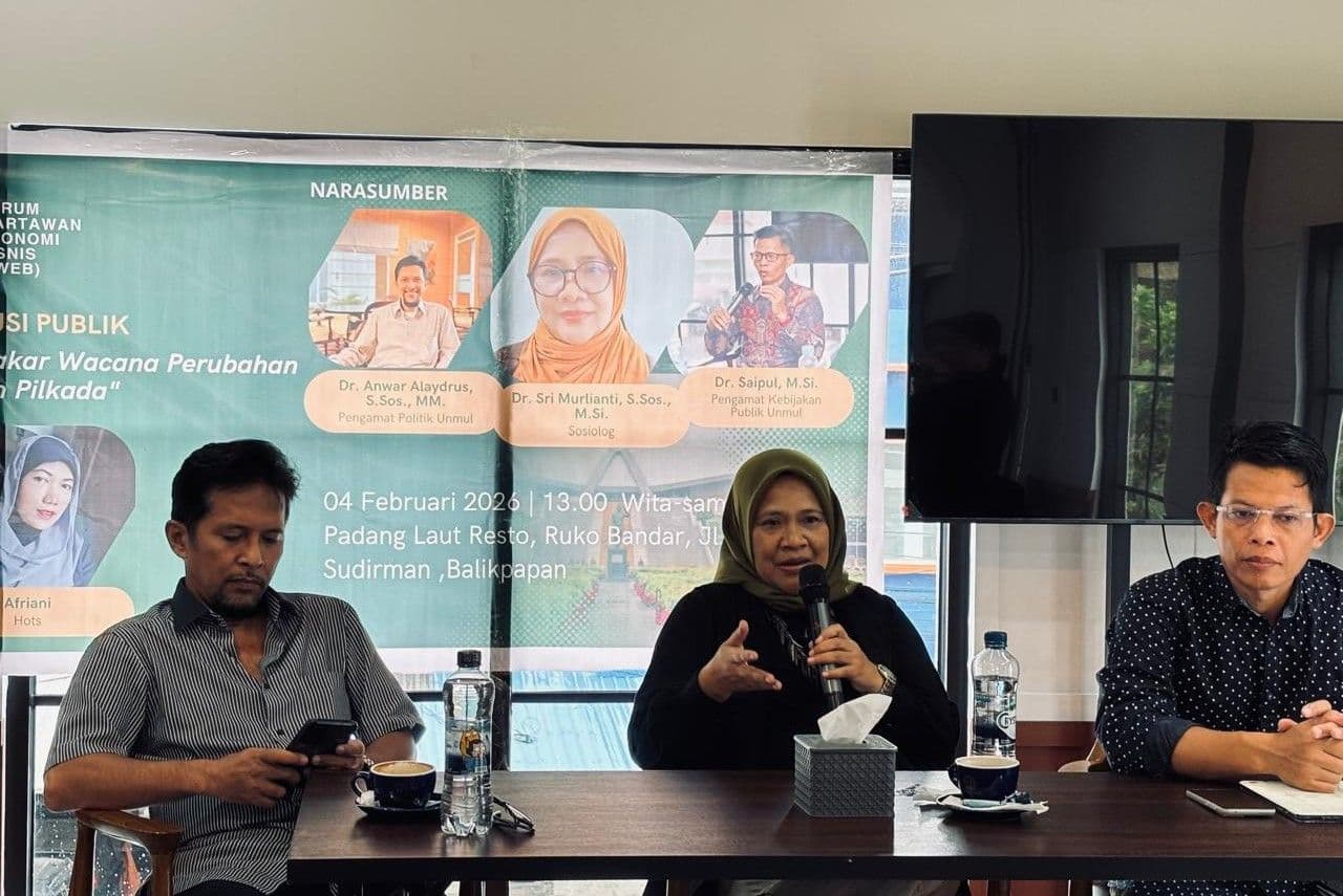 Pengamat politik Universitas Mulawarman, Anwar Alaydrus, sosiolog Universitas Mulawarman, Sri Murlianti, dan pengamat kebijakan publik Universitas Mulawarman, Saipul dalam diskusi publik bertema Menakar Wacana Perubahan Sistem Pilkada di Balikpapan, Rabu (4/2/2026)