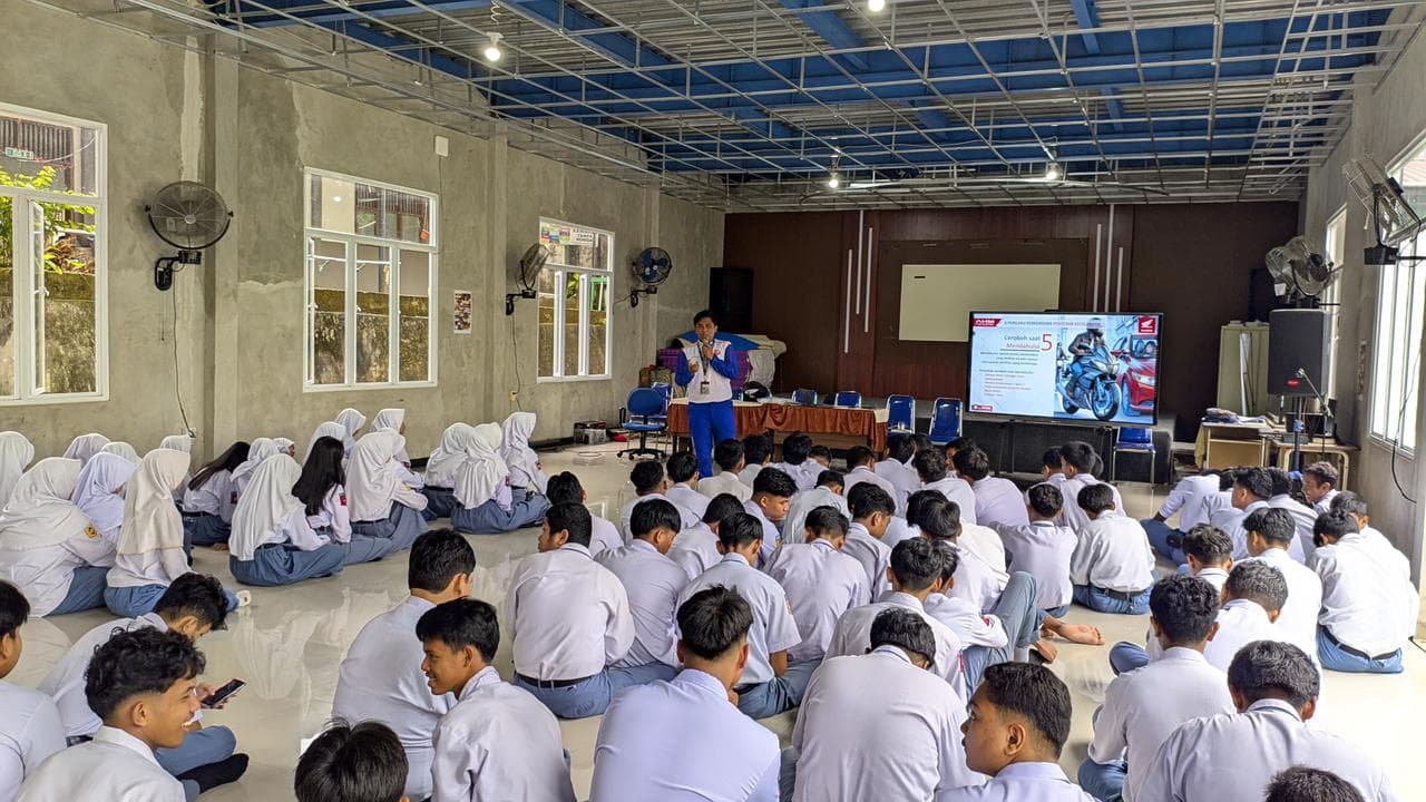 Astra Motor Edukasi Safety Riding di SMAN 3 Balikpapan 