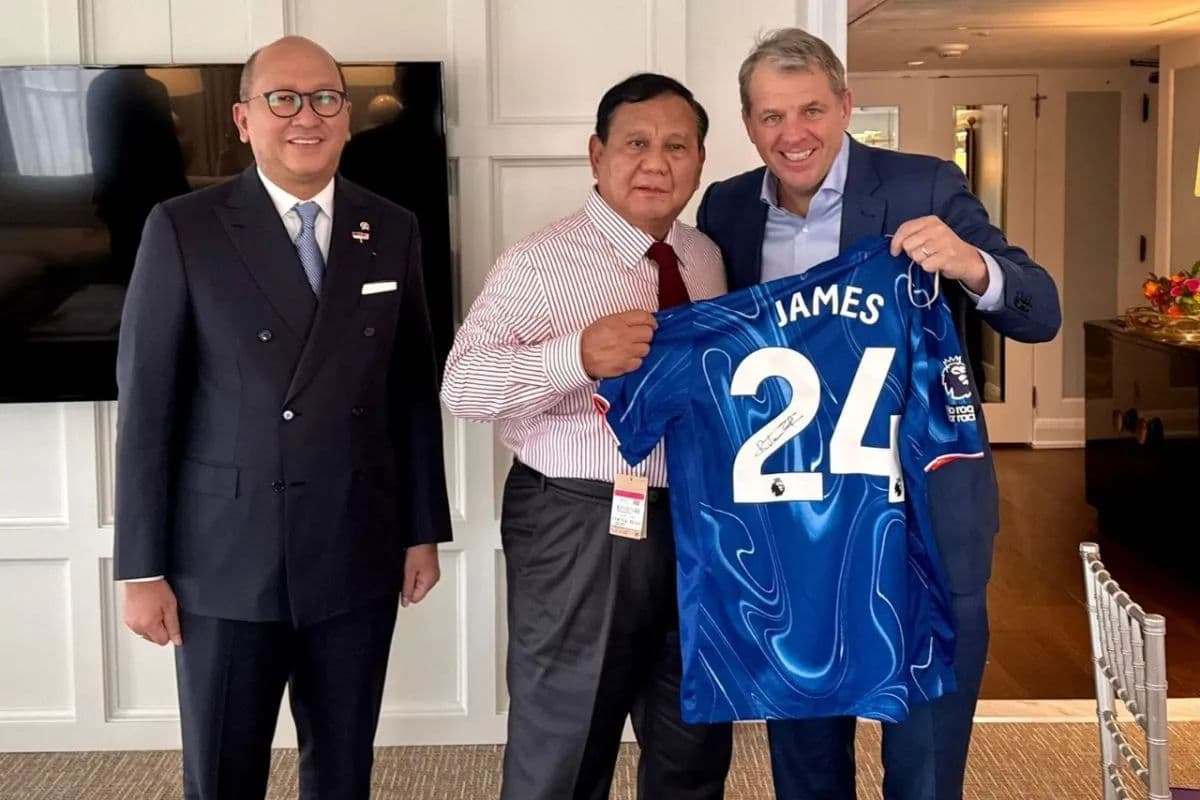 Prabowo Dapat Jersey Chelsea, Isyarat Tur ke Indonesia