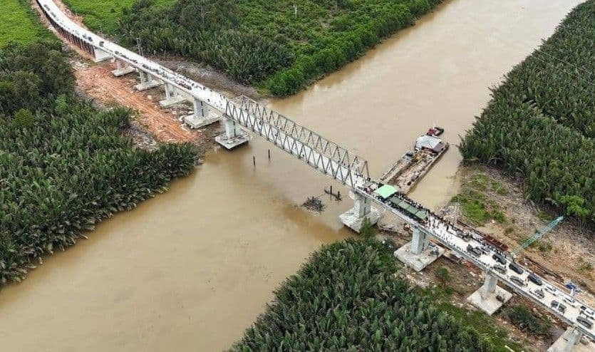 Jembatan Nibung di Kabupaten Kutai Timur memiliki panjang 390 meter, diresmikan Gubernur Kaltim, Rudy Mas'ud, Selasa, 24 Februari 2026. (Foto: Adpimprov/ Hudais) 