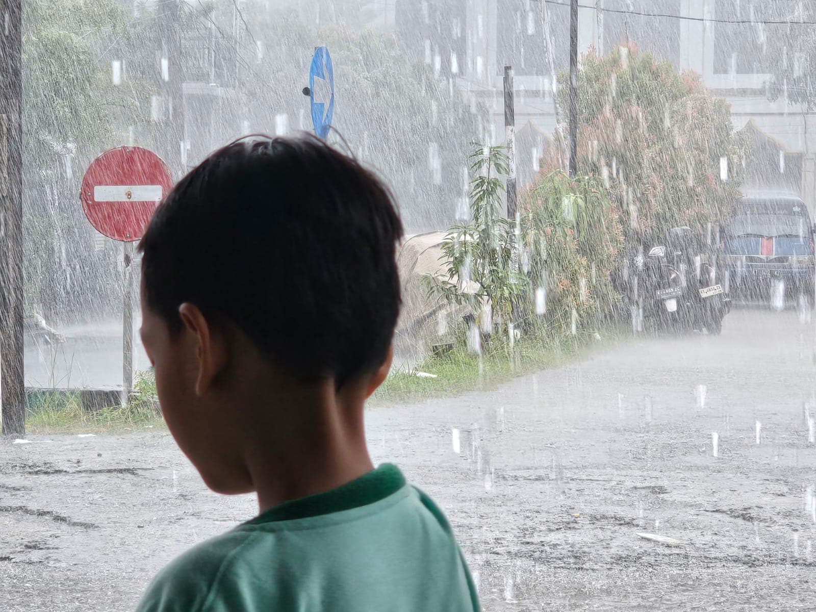 Waspada! Cuaca Hari Ini Berpotensi Hujan dan Petir