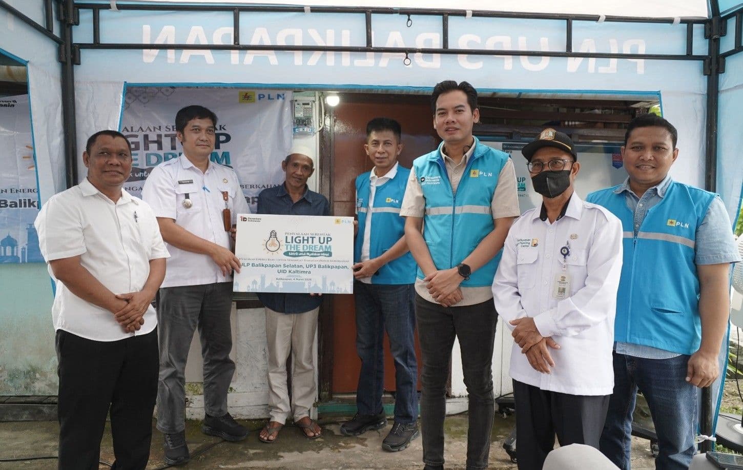 PLN Nyalakan Listrik Gratis untuk 60 Rumah di Kaltimra
