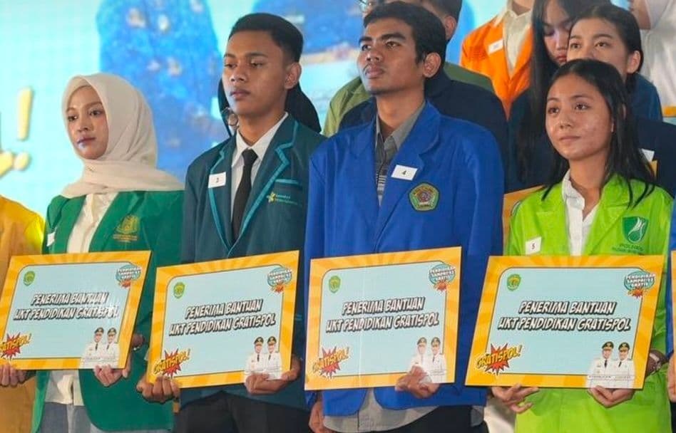 Penyaluran beasiswa Gratispol Pemprov Kaltim. (Foto: Adpimprov/Ilustrasi)