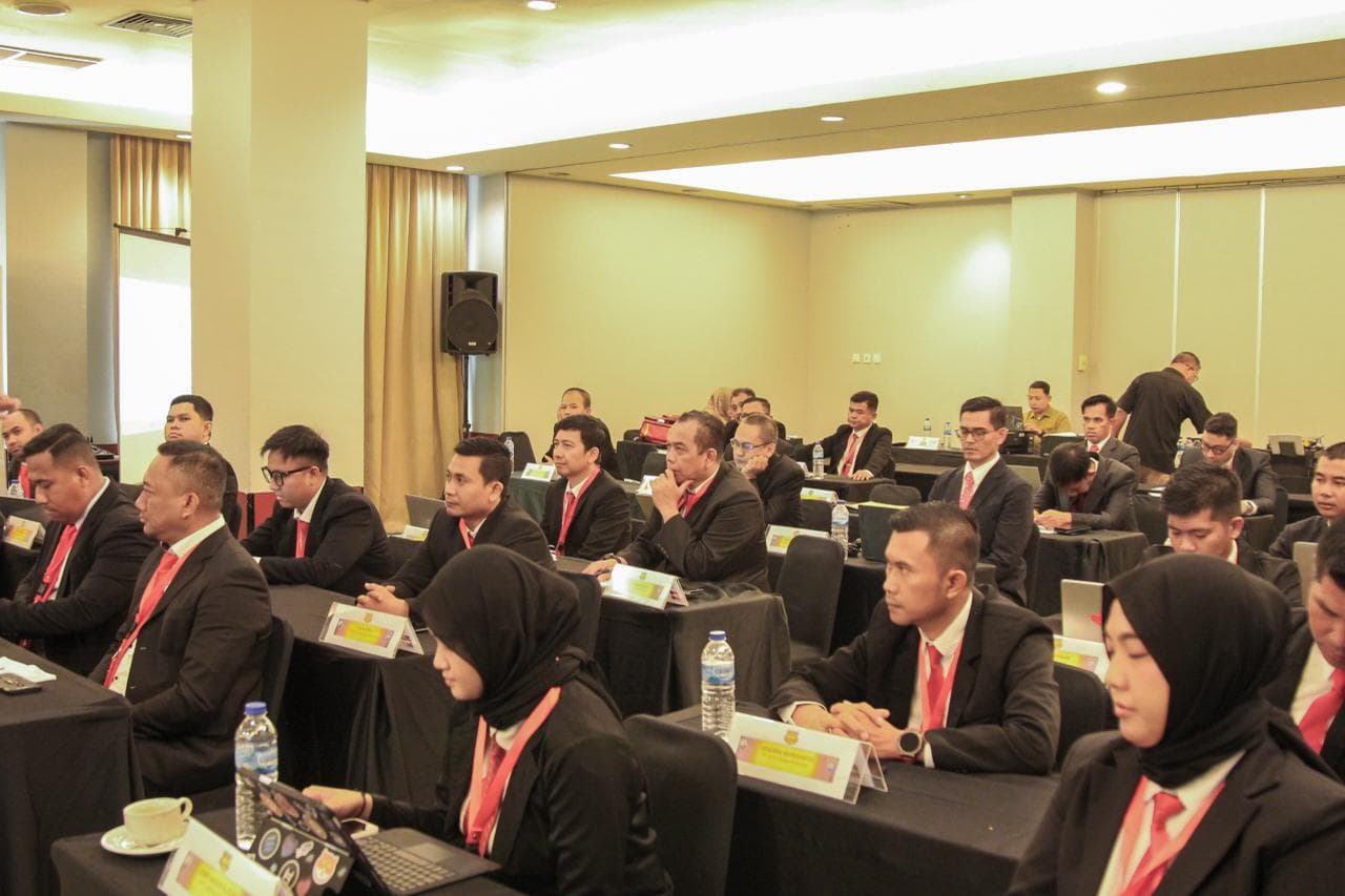Suasana pelatihan saat peserta mengikuti pembekalan materi guna memperkuat kemampuan dalam manajemen risiko dan pengelolaan sistem pengamanan. (Foto: PLN)