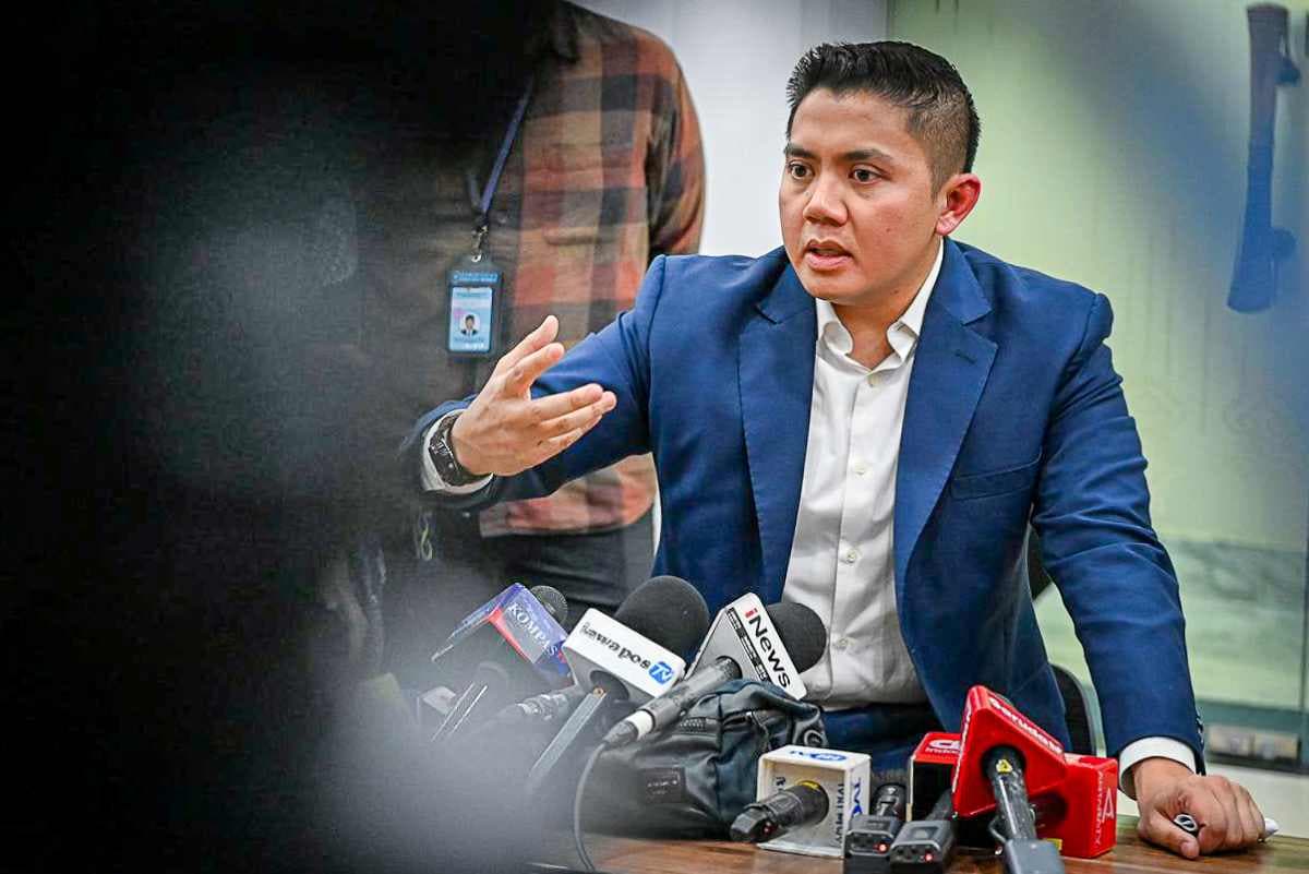 Seskab Teddy Indra Wijaya saat penyerahan denda administratif di Kejaksaan Agung, 10 April 2026. (Foto: Setkab/BMI Pres)