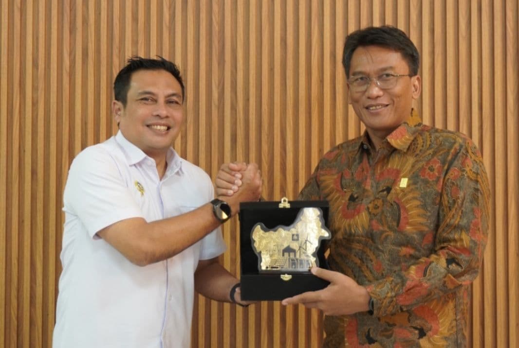 Pertemuan strategis PLN UIP KLT dan BINDA Kalsel terkait proyek listrik.