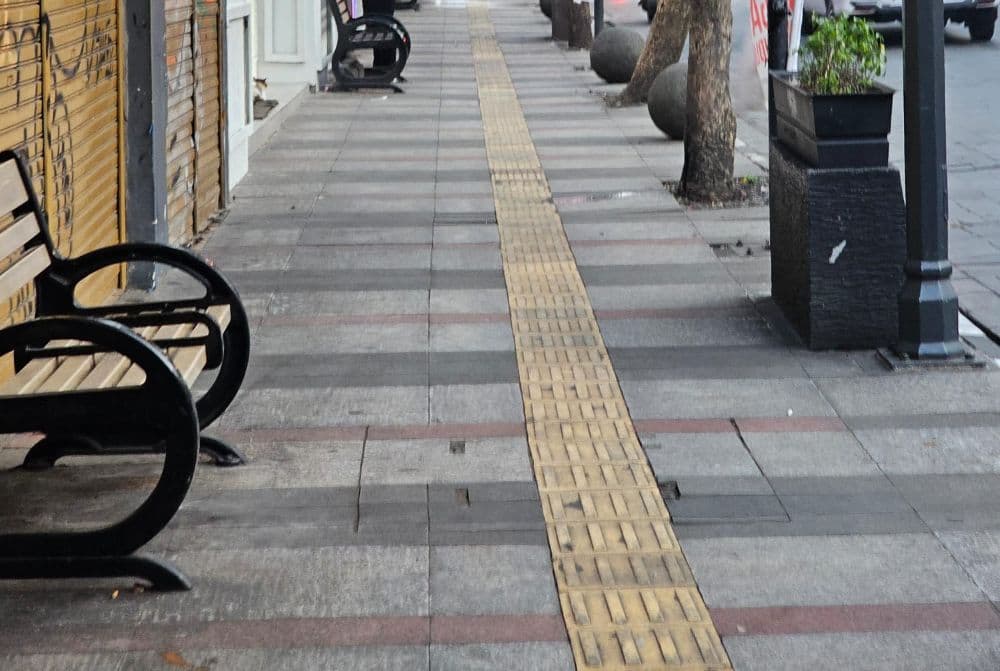 Pembuatan pedestrian yang ramah disabilitas sebagai salah satu komitmen mewujudkan kota inklusif. 