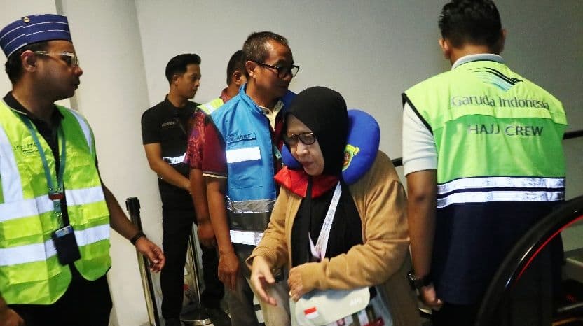 Kloter 1 jamaah haji asal Kalimantan Timur diberangkatkan dari Embarkasi Haji Balikpapan, Minggu, 26 April 2026 dinihari. (Foto: Muhammad SJ)
