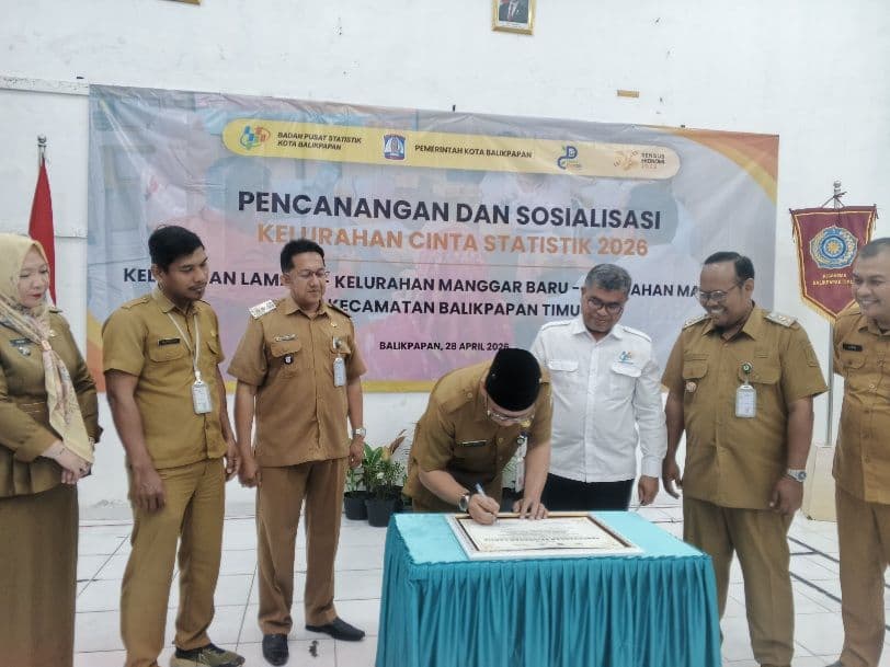 Staf Ahli Pemkot Balikpapan, Adwar Skenda Putra, meresmikan Kelurahan Cantik 2026 di Kecamatan Balikpapan Timur, Selasa, 28 April 2026. (Foto: Yandri Rinaldi)