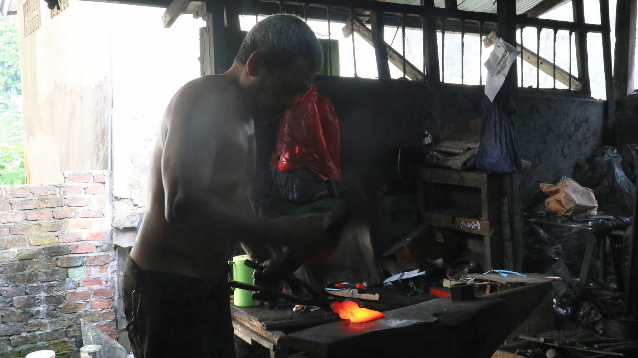Dulu Laris Jelang Kurban, Kini Pandai Besi Balikpapan Sepi Order 