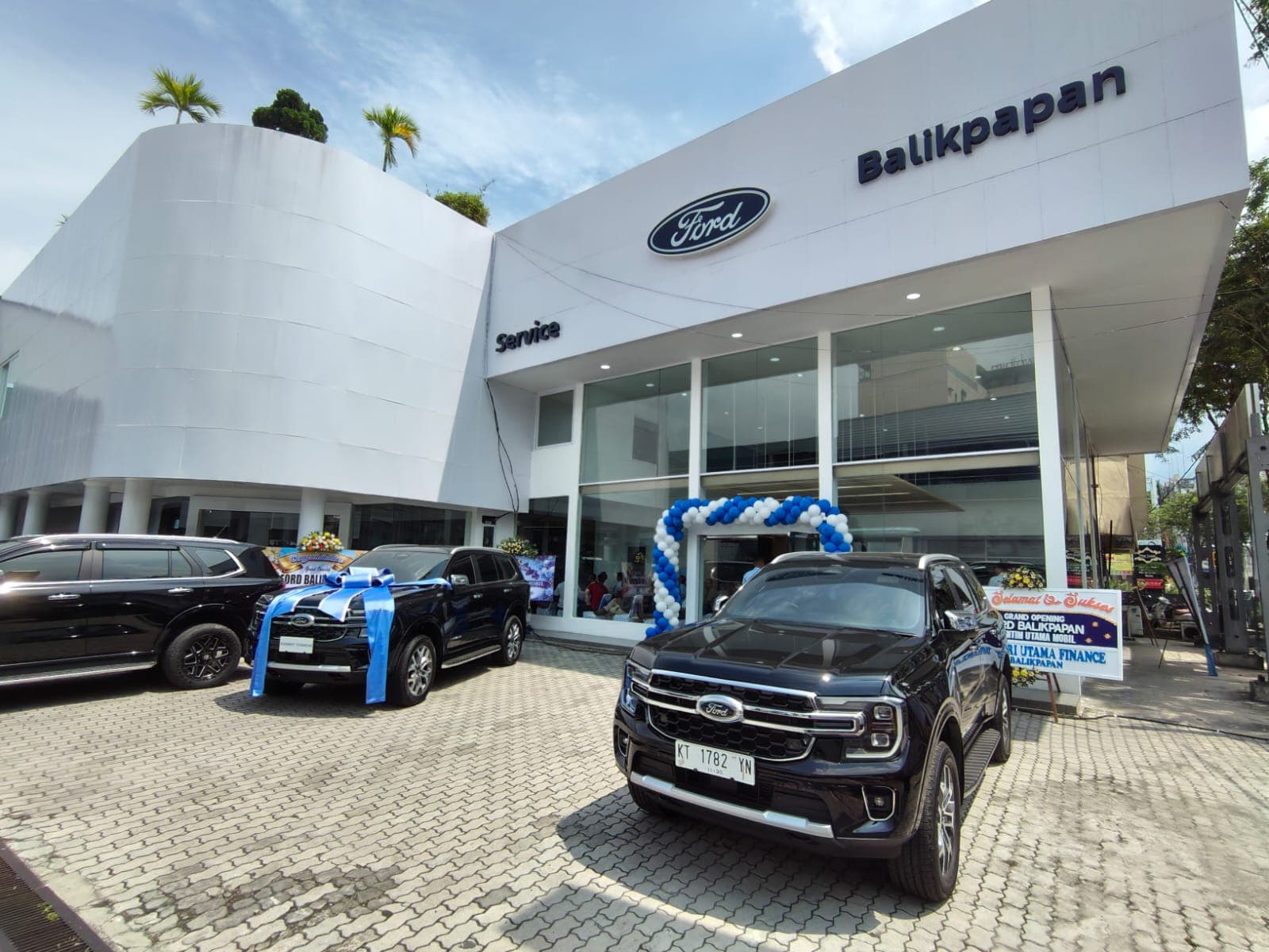 Dealer Ford Balikpapan di Jalan Jenderal Sudirman Balikpapan. 