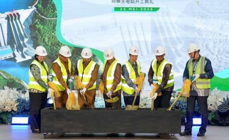 Groundbreaking PLTA Batoq Kelo 300 MW resmi dimulai. Gubernur Rudy Mas’ud menyebut proyek energi hijau ini akan membawa Mahakam Ulu menjadi kawasan strategis baru di Kaltim.
