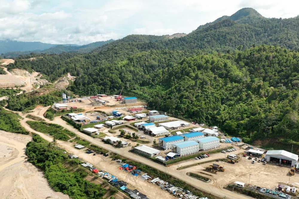 Tambang Emas Pani merupakan salah satu aset utama PT Merdeka Gold Resources Tbk (BEI: EMAS)