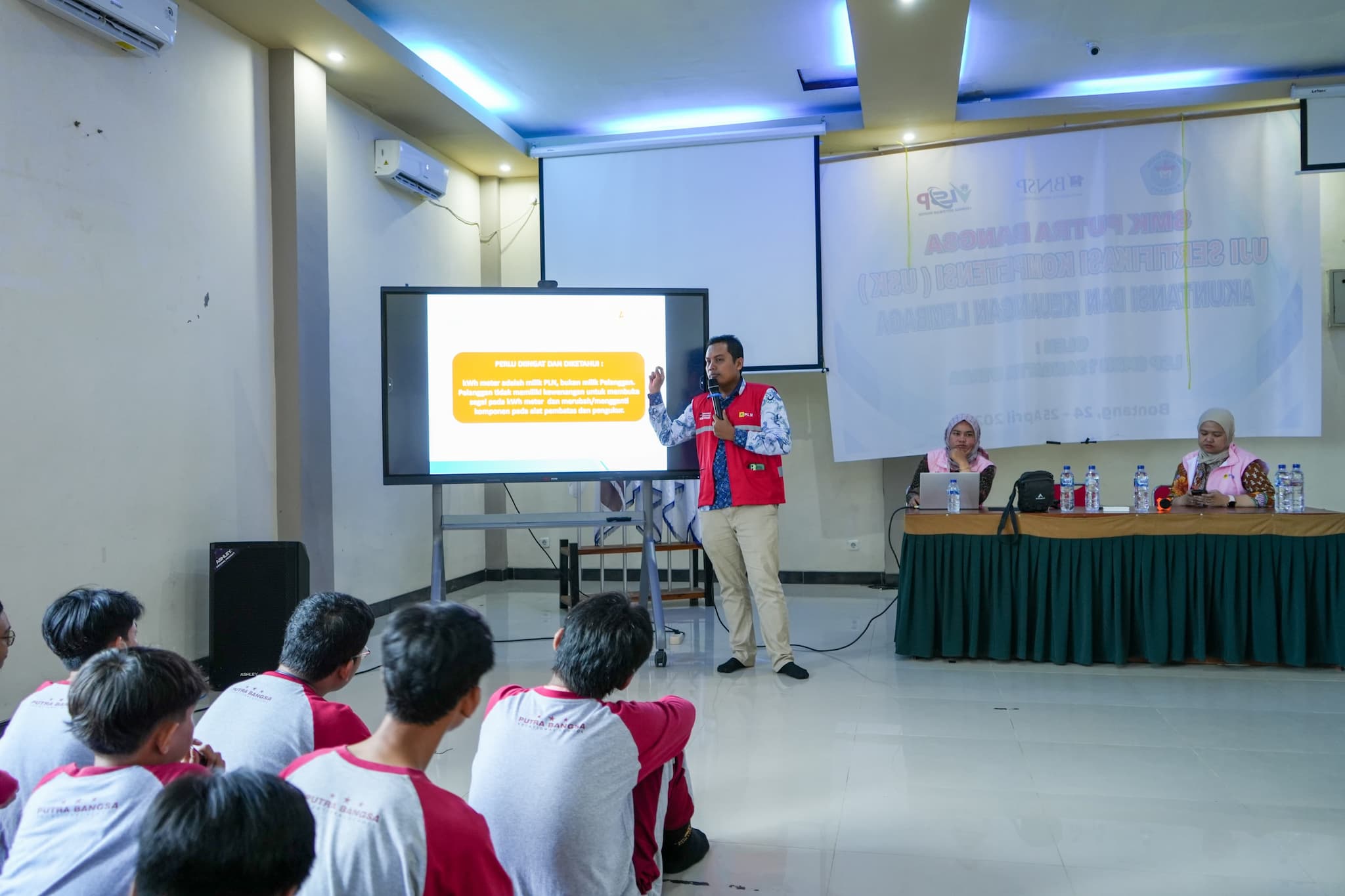 PLN Edukasi Pelajar Bontang, Bahaya Layangan Dekat Listrik 