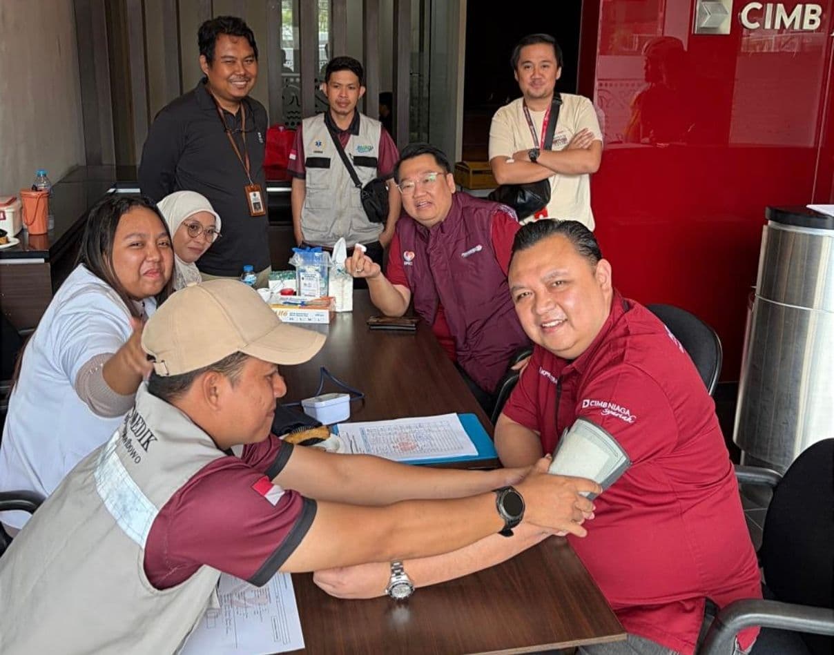 Pemeriksaan kesehatan di Kantor Cabang CIMB Niaga Balikpapan. 