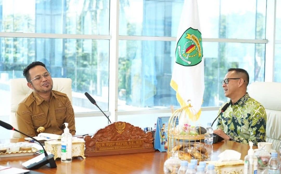 Gubernur Kaltim Rudy Mas'ud dan Kakanwil BPN Kaltim Shamy Ardian.  