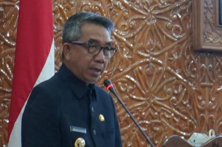 Bupati Kutai Timur Ardiansyah Sulaiman dalam dalam Rapat Paripurna ke-23

DPRD Kabupaten Kutim dengan agenda penyampaian Nota Penjelasan Pemerintah

Daerah terhadap Rancangan Peraturan Daerah (Raperda) tentang Pertanggungjawaban

Pelaksanaan APBD Tahun Anggaran 2025.