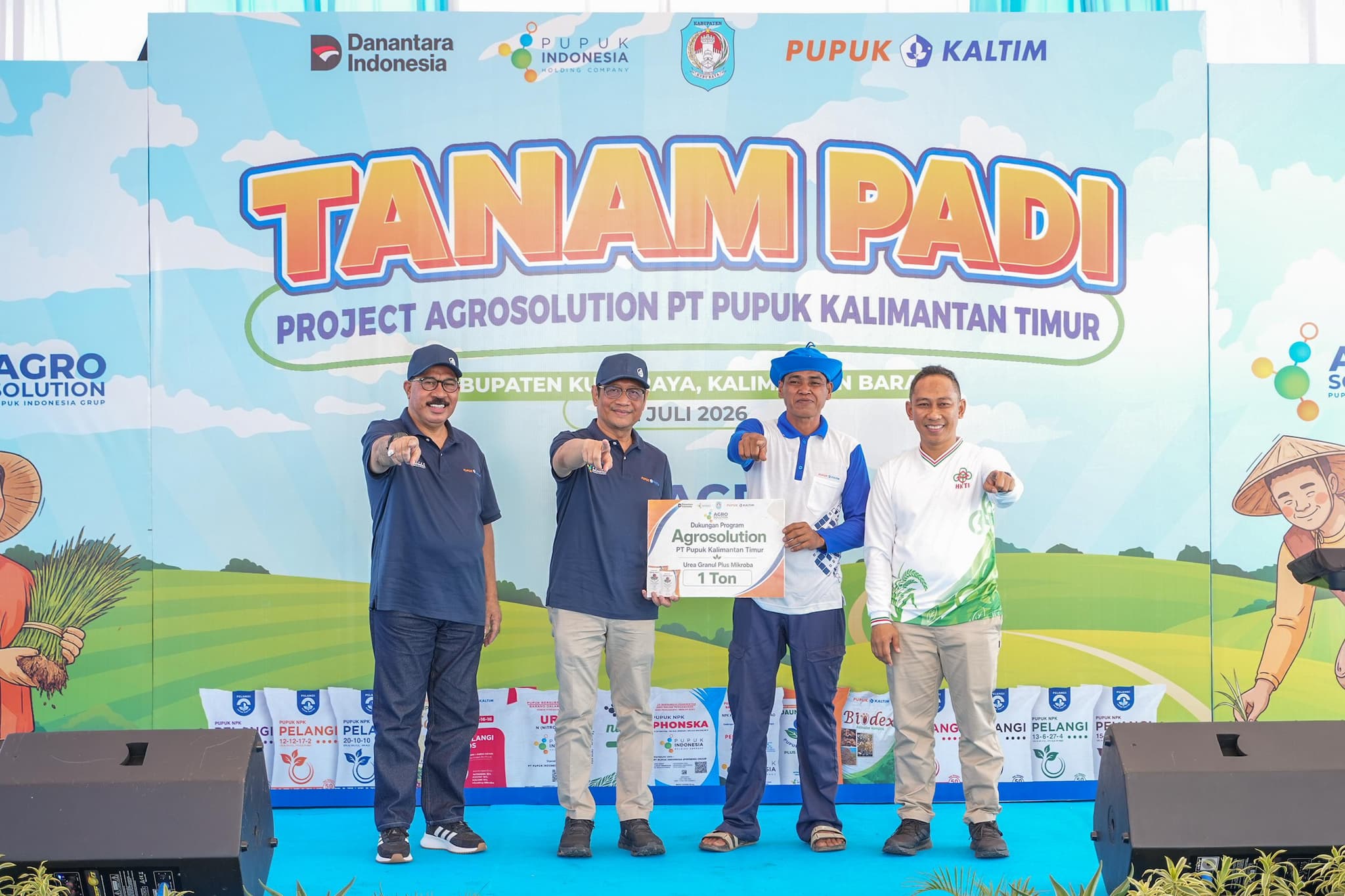 PT Pupuk Kalimantan Timur (Pupuk Kaltim) melaksanakan kegiatan tanam padi perdana dalam rangka Program Agrosolution di Dusun Parit Keladi, Kecamatan Sungai Kakap, Kabupaten Kubu Raya, Kalimantan Barat.
