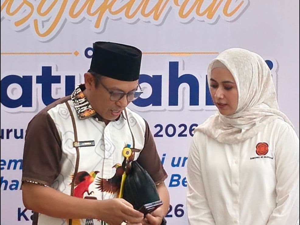 Kepala BPN Balikpapan, Haji Subur bersama Ketua Komisariat REI Balikpapan, Hj Andi Kalaru. 