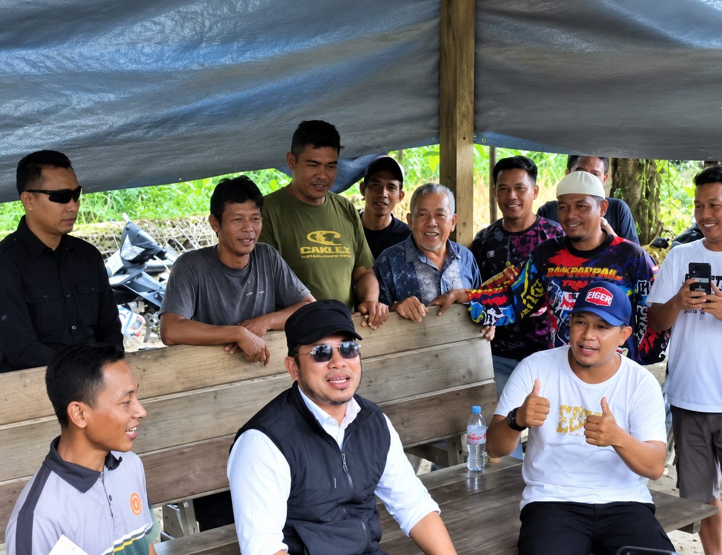 Gubernur Kalimantan Timur Rudy Mas'ud bersama masyarakat Kenohan. 