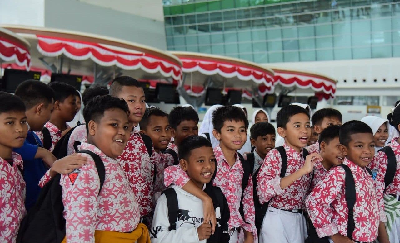 Bandara SAMS Sepinggan Balikpapan Bagikan 170 Paket di Hari Anak Nasional