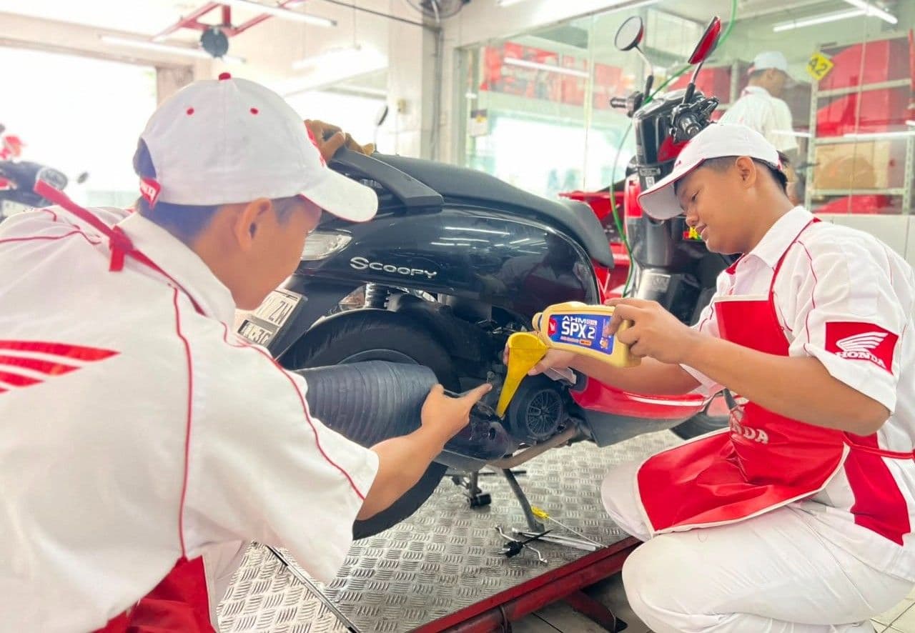 AHASS Bekali Siswa SMK Negeri 6 PPU Standar Pelumasan Motor Honda