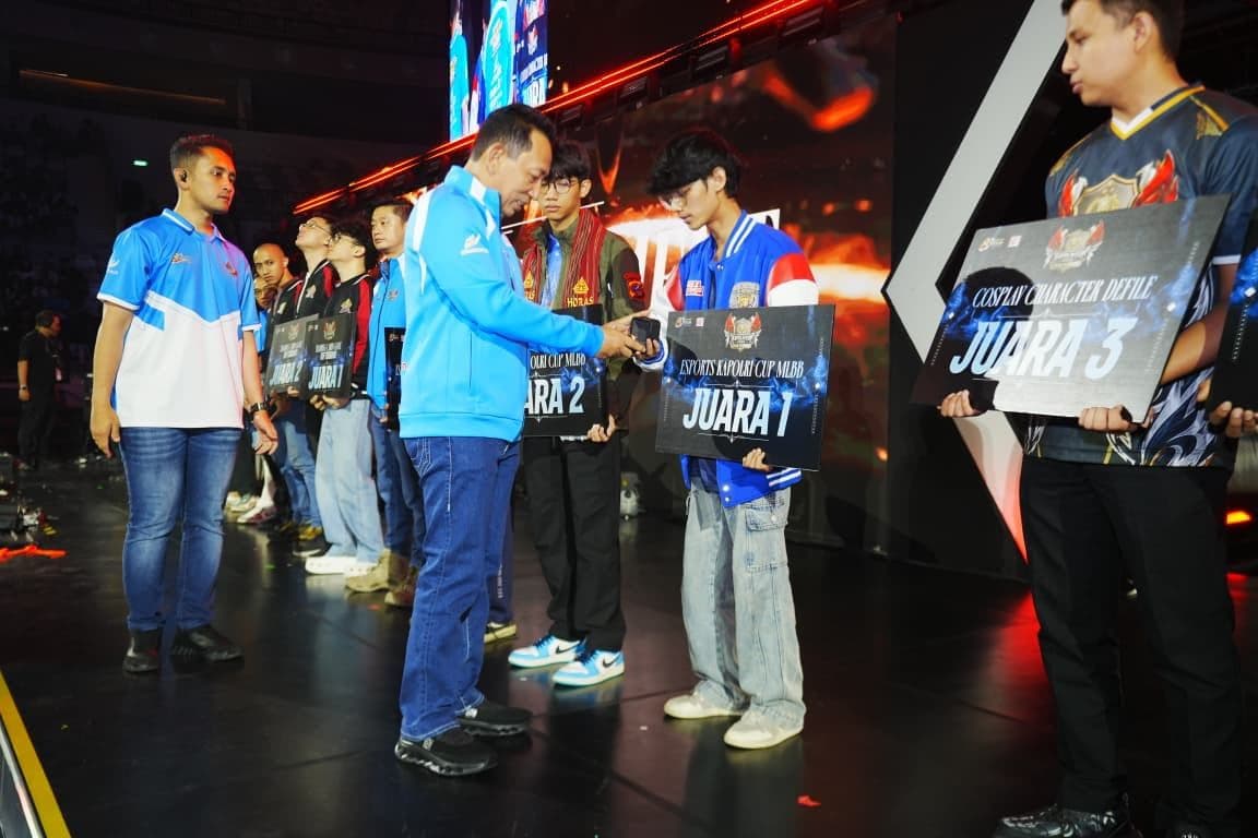 E-Sports Kapolri Cup 2026 resmi ditutup Kapolri Listyo Sigit dengan 35.936 peserta dan tiga rekor MURI. Kapolri ajak generasi muda jadi Duta Kamtibmas Siber.