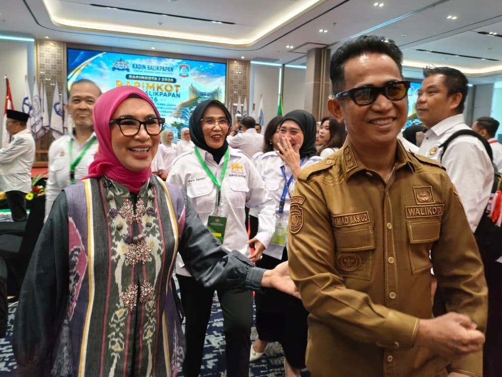 Wali Kota Balikpapan Rahmad Mas’ud membantah isu Nurlena Mas’ud bakal maju Pilkada Balikpapan. Ia menegaskan sang istri cukup mendampinginya.