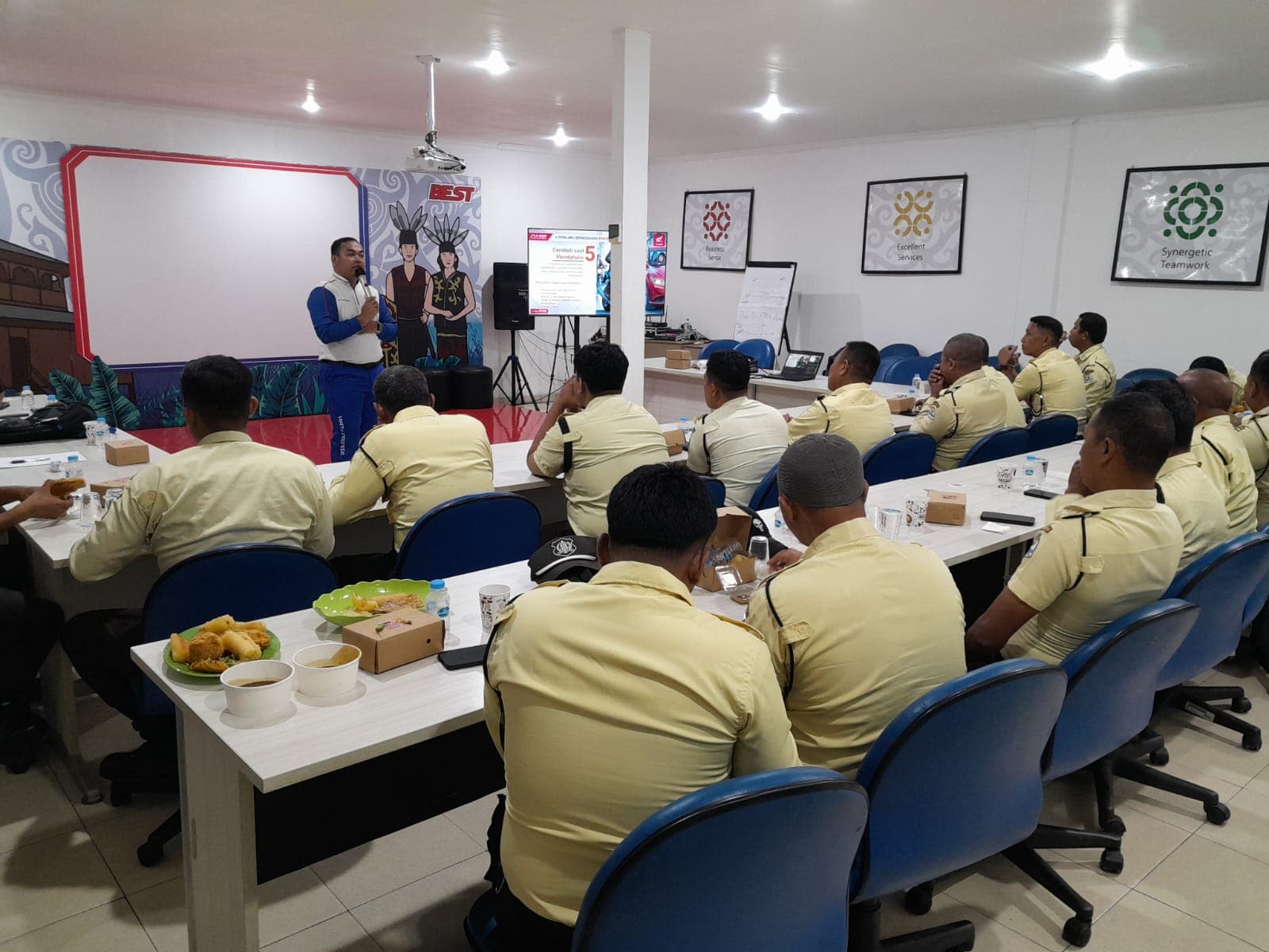 • Astra Motor Kaltim 1 Bekali Security Astra Balikpapan Safety Riding