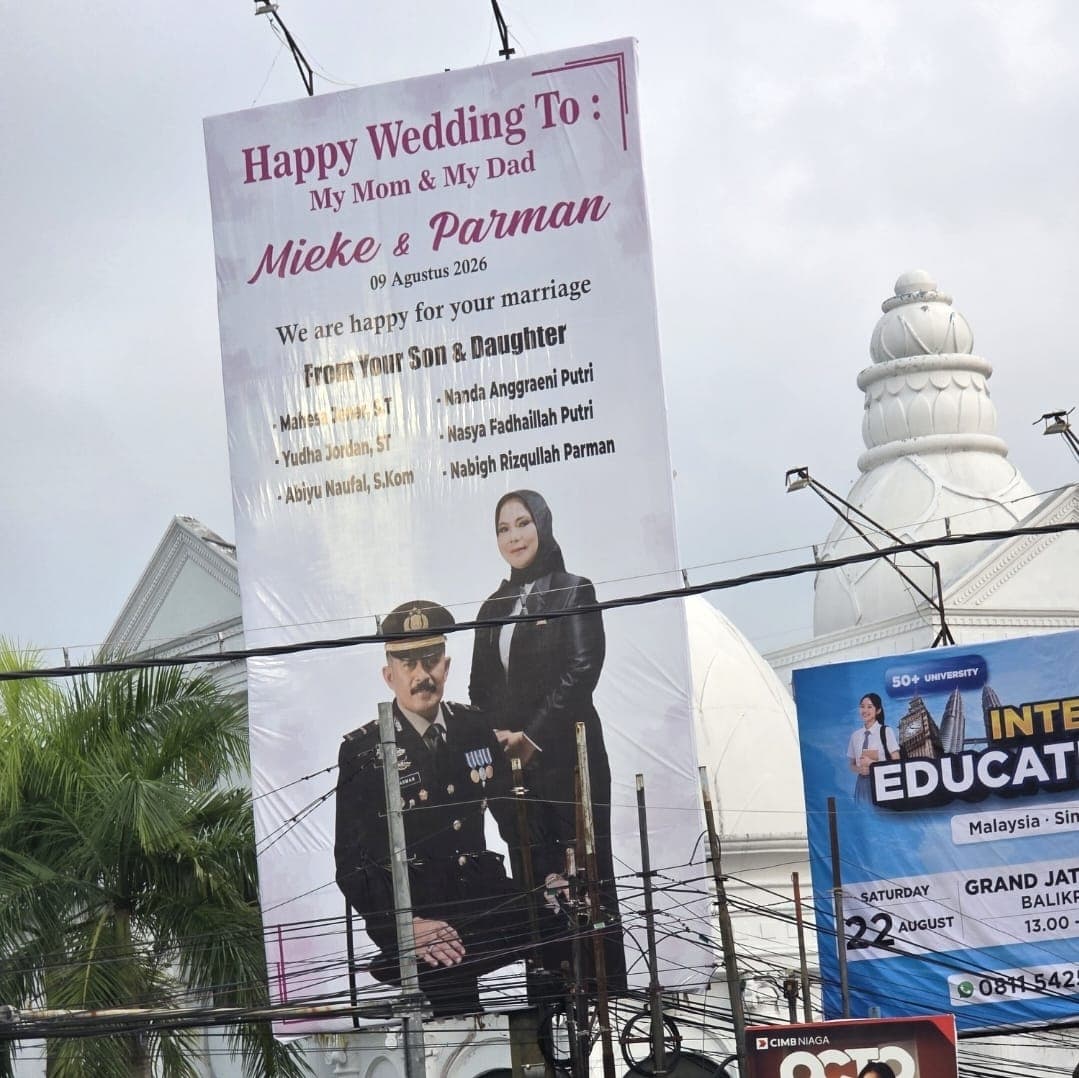 Baliho Mieke Parman di Balikpapan Baru