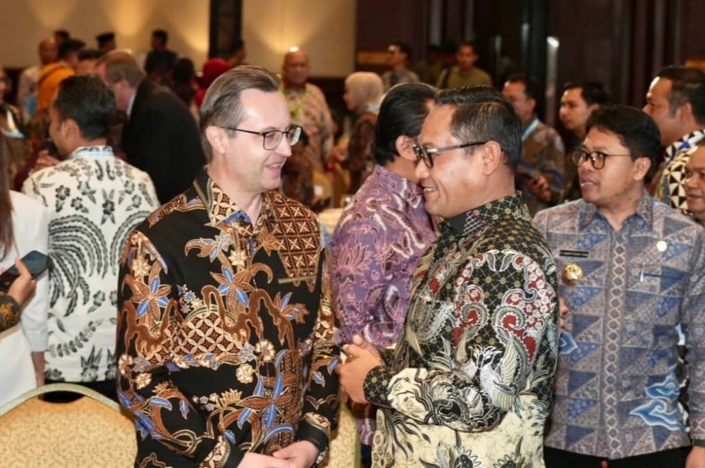 Wakil Gubernur Kaltim Seno Aji mengatakan pemerintah daerah akan lebih agresif dalam menarik investor.