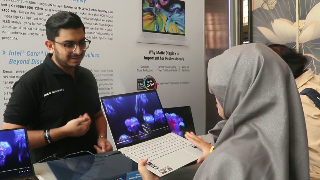 ASUS ExpertBook Ultra Ungguli Laptop Flagship Kompetitor