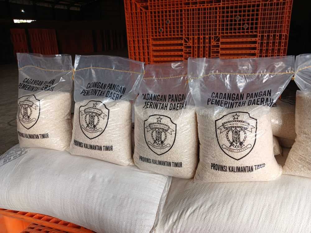 Bantuan pangan untuk Kabupaten Mahulu terdampak kekeringan.