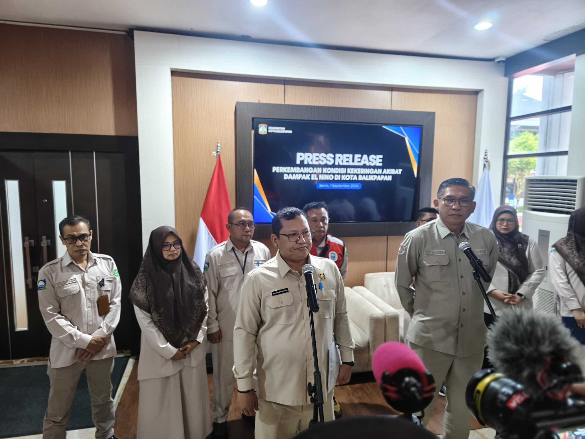 Direktur Teknik Perumda Tirta Manuntung Balikpapan, Mohammad Kohruddin memberikan keterangan terkait dampak elnino terhadap layanan air bersih di Balaikota Balikpapan pada Senin 7 September 2026.