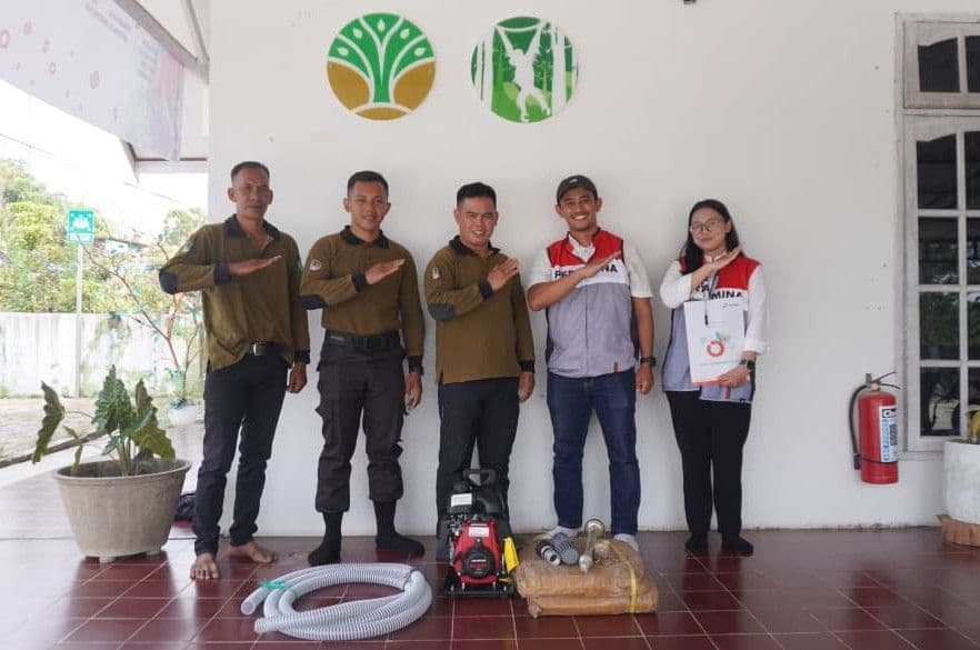 Lindungi Hutan Samboja, Pertamina Salurkan Pompa Pemadam 