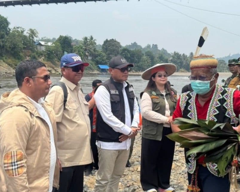 Wagub Kaltim Seno Aji tiba di Mahulu serahkan bantuan.