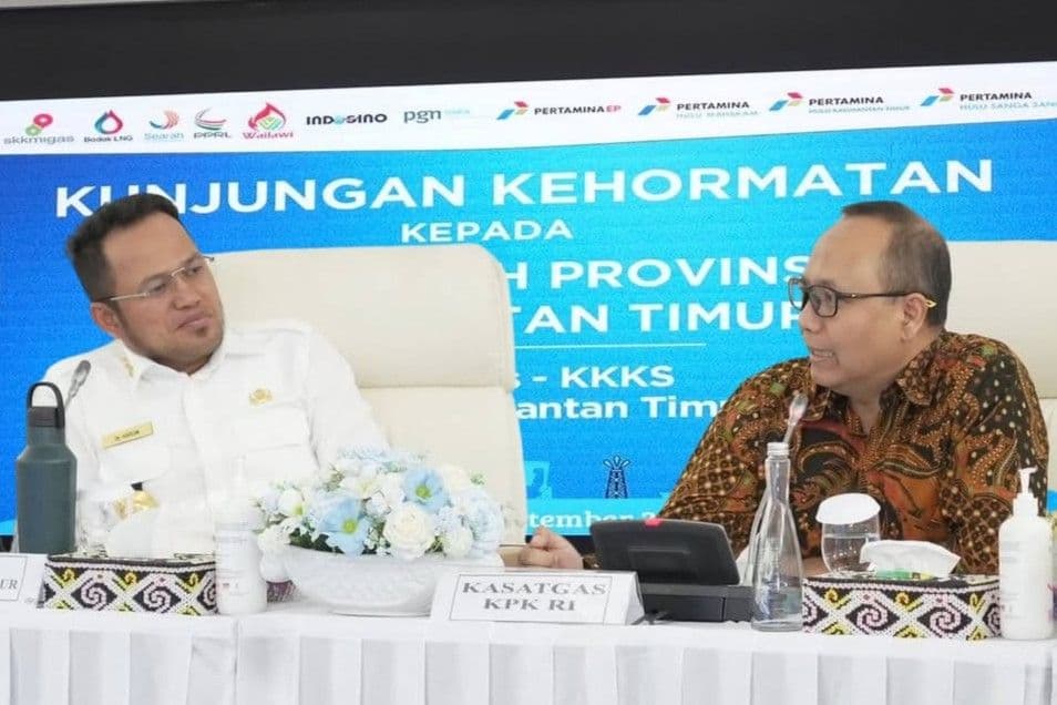 Gubernur Kaltim, Rudy Mas'ud dan Kepala Satgas Direktorat Koordinasi dan Supervisi Wilayah IV KPK RI Andy Purwana.