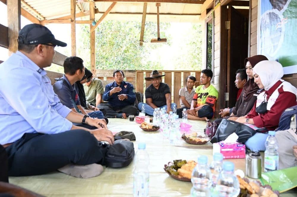 KPC menggelar pelatihan manajemen ternak dan penanganan hama tanaman bagi petani dan peternak di Desa Muara Bengalon, Kutai Timur.