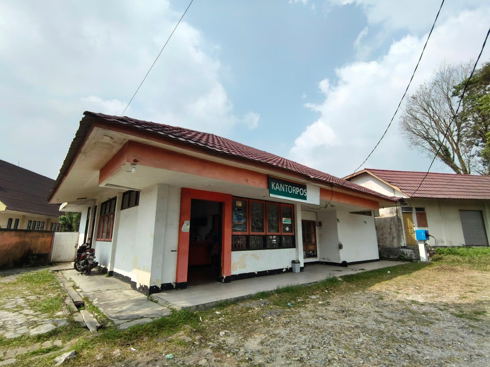 Kondisi salah satu kantor PT Pos Indonesia (Persero) di Kota Balikpapan. Direktur Keuangan ungkap kondisi perseroan. 