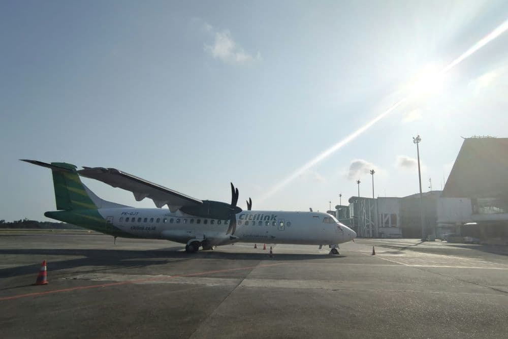 Pesawat ciilink di  apron Bandara Sultan Aji Muhammmad Sulaiman Sepingggan Balikpapan.  Garuda Indonesia berencana right issue untuk  menambah modal  kerja. 