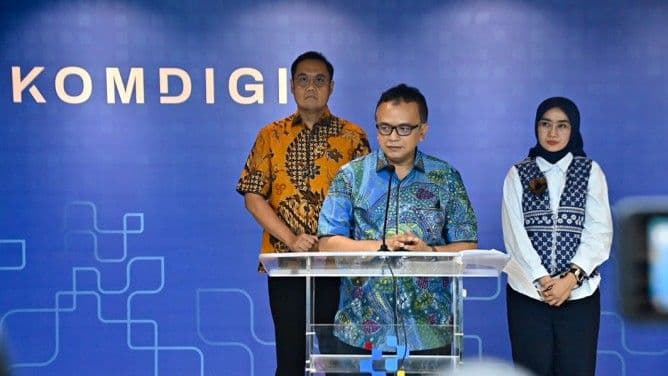 Direktur Strategi dan Kebijakan Infrastruktur Digital Denny Setiawan dalam konferensi pers tentang Tindak Lanjut Perlindungan Sisa Kuota Internet di Kantor Kementerian Komdigi, Jakarta Pusat, Sabtu (03/10/2026).