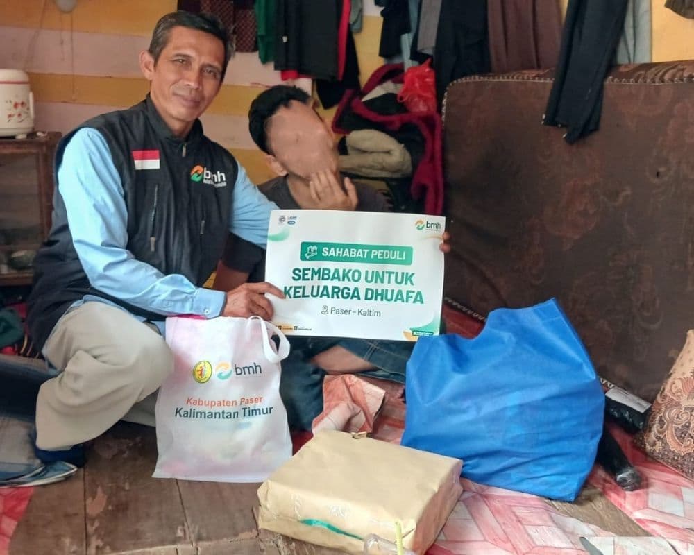 BMH Kaltim menyalurkan bantuan kepada keluarga ODGJ di Paser