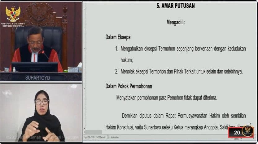 Hakim MK, Suhartoyo, membacakan putusan sidang gugatan Denny Indrayana dan kawan-kawan. Selasa (6/10/2026).