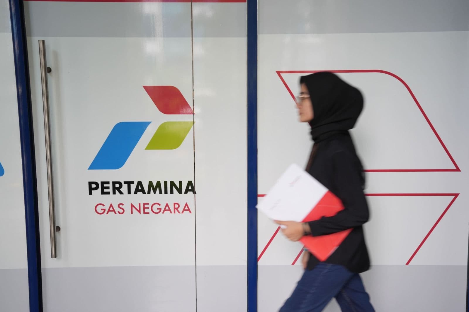 PGN mengkaji dampak putusan arbitrase LCIA terkait kontrak penjualan dengan Gunvor. 