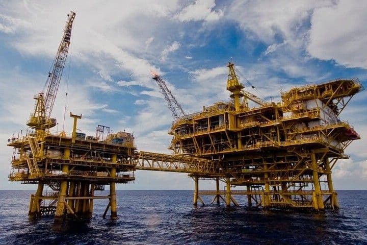 Platform lepas pantai yang dioperasikan Medco Energi